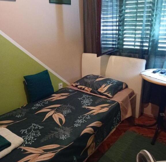 اتاق استاندارد یک نفره, Guest House Cinderella