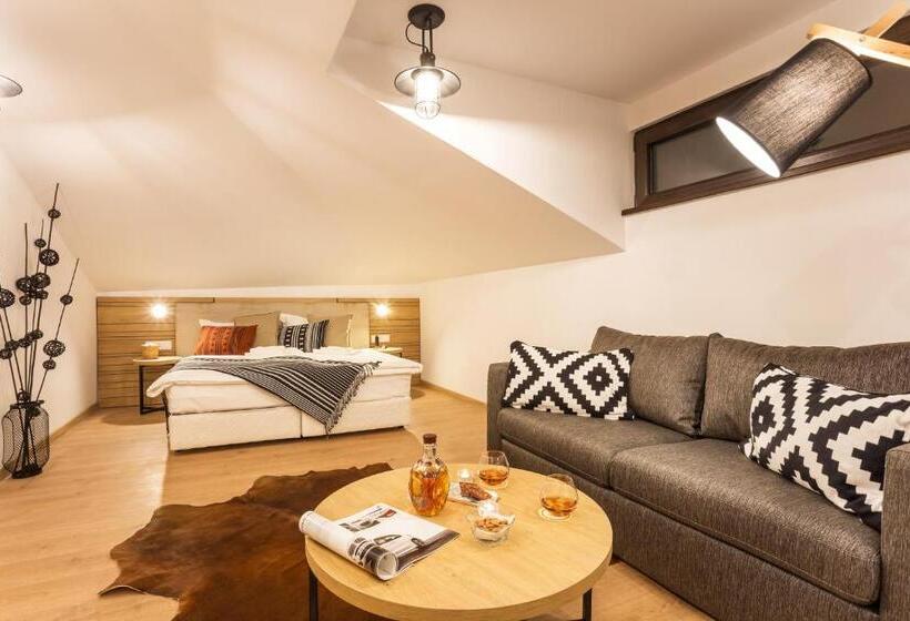 סוויטה משפחתית, Complex Vazrozhdentsi