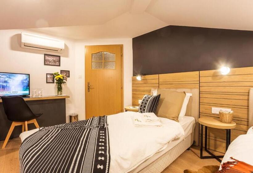 סוויטה משפחתית, Complex Vazrozhdentsi