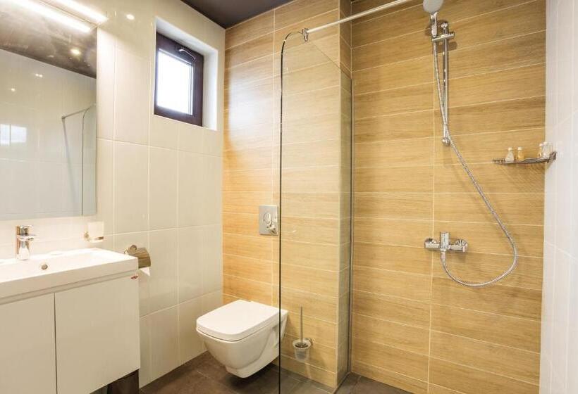 סוויטה משפחתית, Complex Vazrozhdentsi