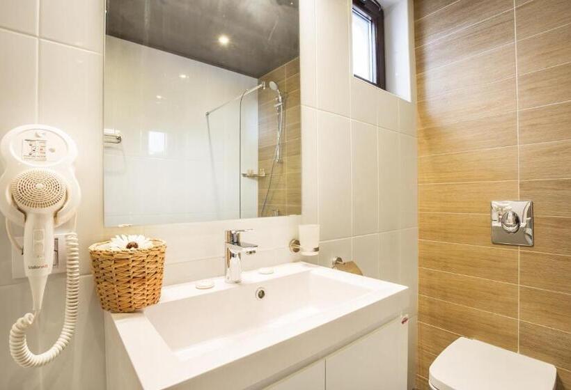 סוויטה משפחתית, Complex Vazrozhdentsi