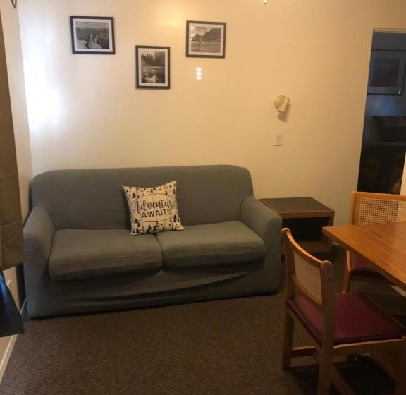 سوییت, Mountain Springs Motel