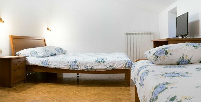 اتاق استاندارد سه نفره, Tourist Farm Petelin Durcik