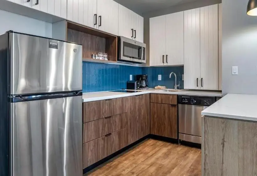身障者適用キングサイズベッドルーム, Staybridge Suites Grand Prairie Near Epic Central, An Ihg