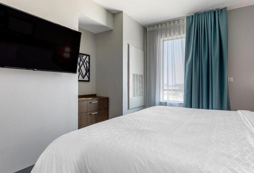 غرفة قياسية سرير كينج لذوى الإحتياجات الخاصة, Staybridge Suites Grand Prairie Near Epic Central, An Ihg