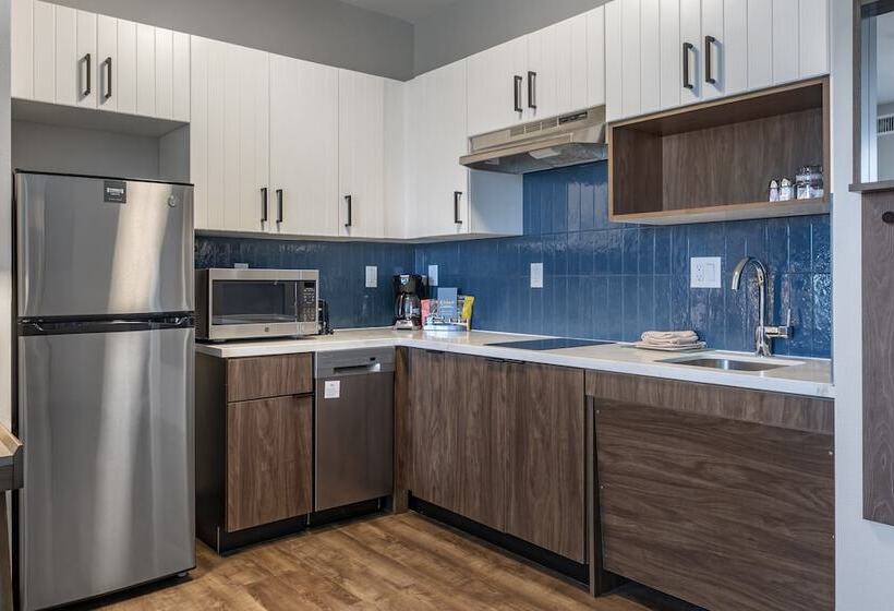 جناح لذوى الاحتياجات الخاصة, Staybridge Suites Grand Prairie Near Epic Central, An Ihg