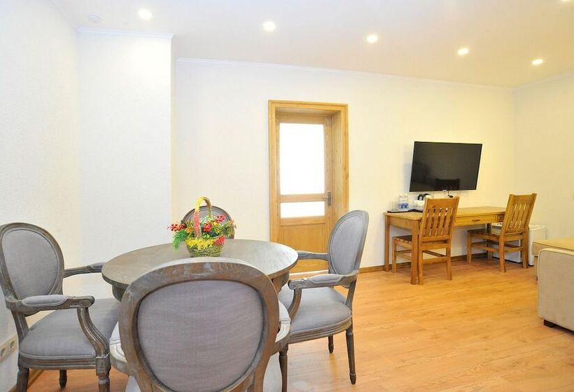 جناح مزوَّد بشرفة, Yamskaya