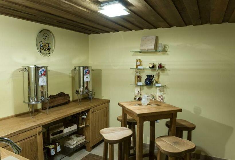 اتاق استاندارد, Guest House Tara