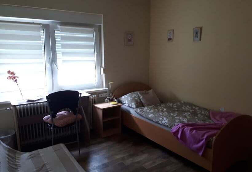 اتاق استاندارد یک نفره, Guest House Tara