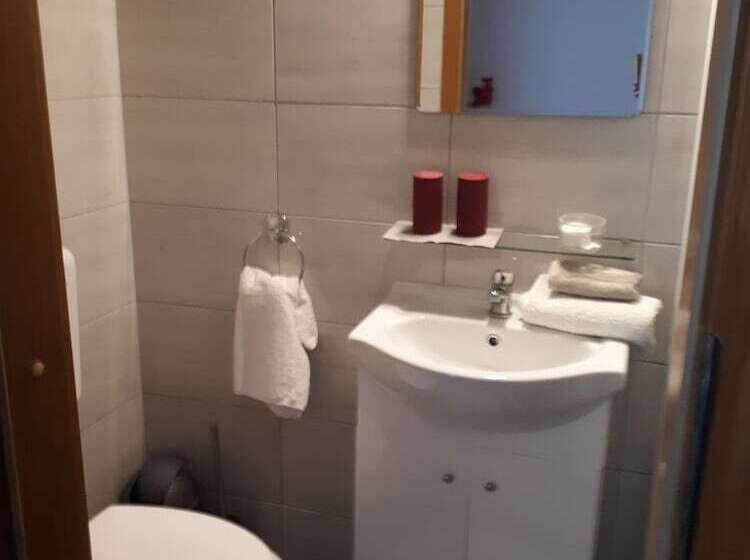 اتاق استاندارد یک نفره, Guest House Tara