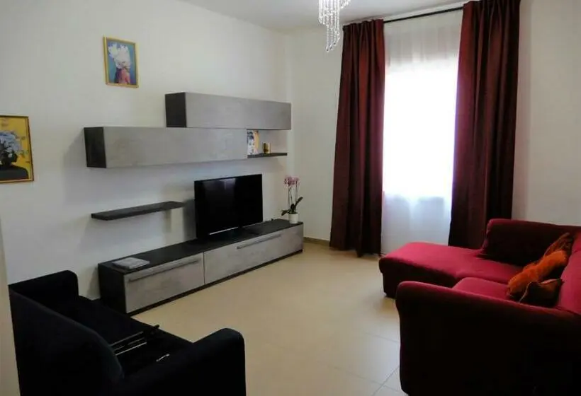スタンダードルーム, Caserta Royale Apartment