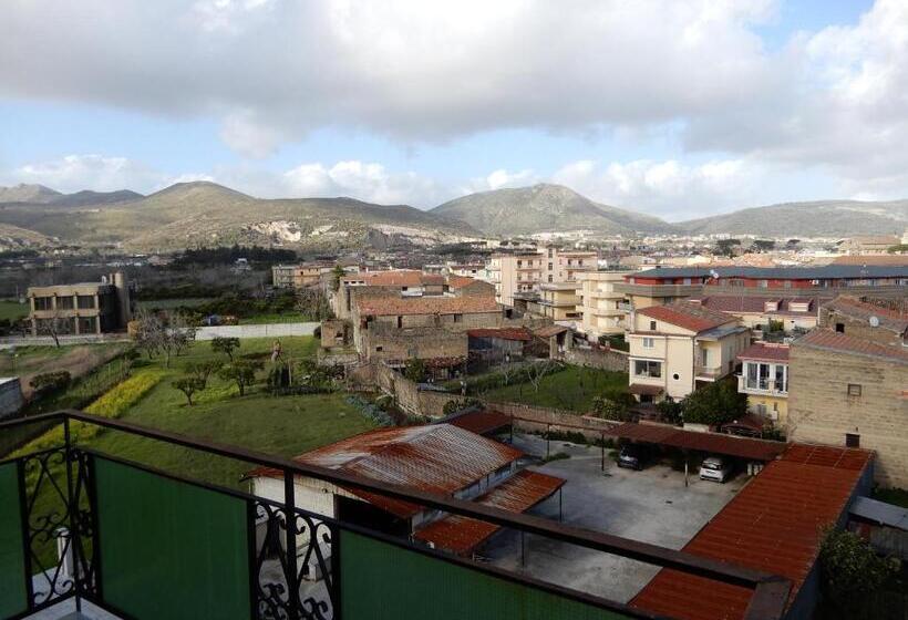 غرفة قياسية رباعية, Caserta Royale Apartment