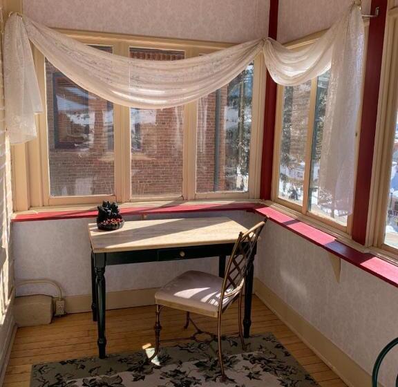 デラックススタジオ, St Nicholas