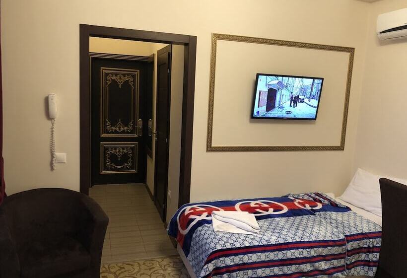 اتاق خانوادگی, Atlantis