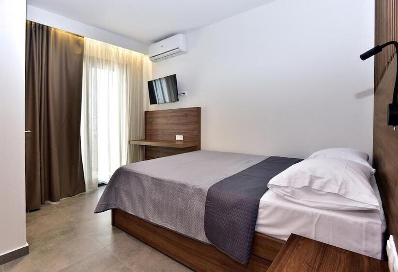 غرفة ديلوكس ثلاثية, Eutopia