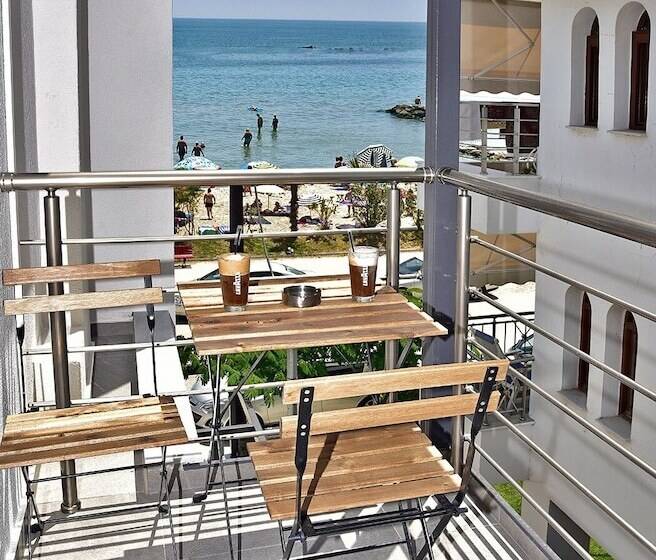 غرفة ديلوكس ثلاثية, Eutopia