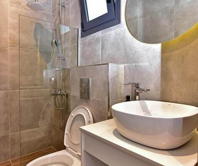 غرفة ديلوكس ثلاثية, Eutopia