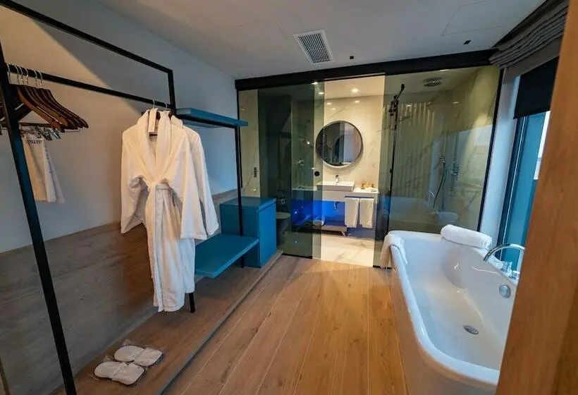 سوییت پرستیژ, Mercure St. Julian S Malta
