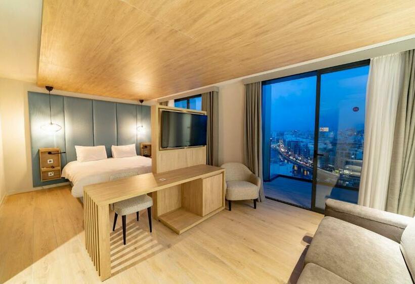 چشم‌انداز دریای سوئیت جونیور پرستیژ, Mercure St. Julian S Malta