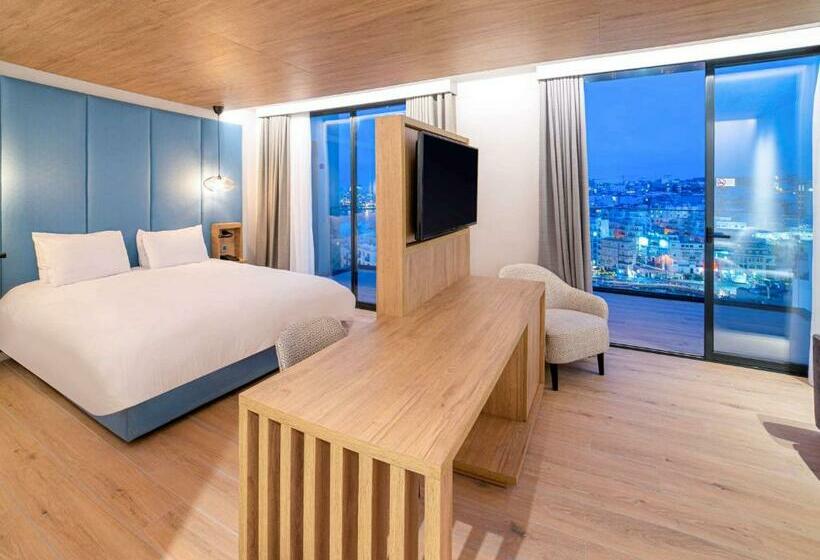 چشم‌انداز دریای سوئیت جونیور پرستیژ, Mercure St. Julian S Malta