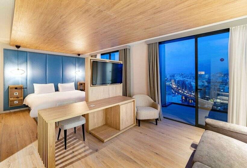 چشم‌انداز دریای سوئیت جونیور پرستیژ, Mercure St. Julian S Malta