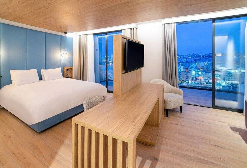 چشم‌انداز دریای سوئیت جونیور پرستیژ, Mercure St. Julian S Malta