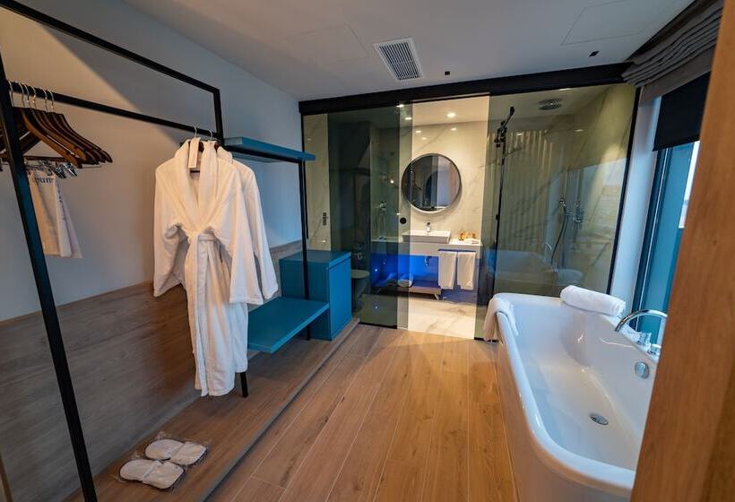 سوییت پرستیژ, Mercure St. Julian S Malta