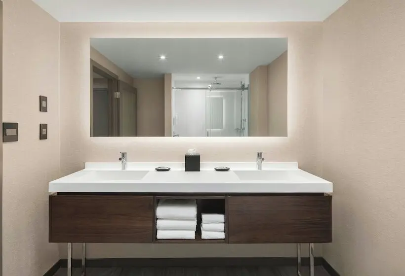スタンダードルーム, AC Hotel by Marriott Old Montreal