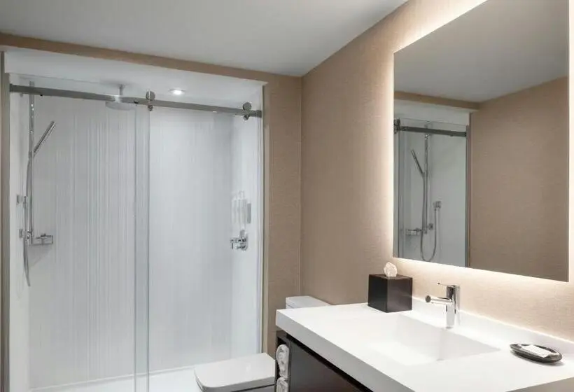 キングサイドベッドのスタンダードワンルーム, AC Hotel by Marriott Old Montreal