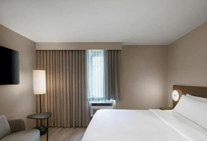 キングサイズベッドのスイートルーム, AC Hotel by Marriott Old Montreal