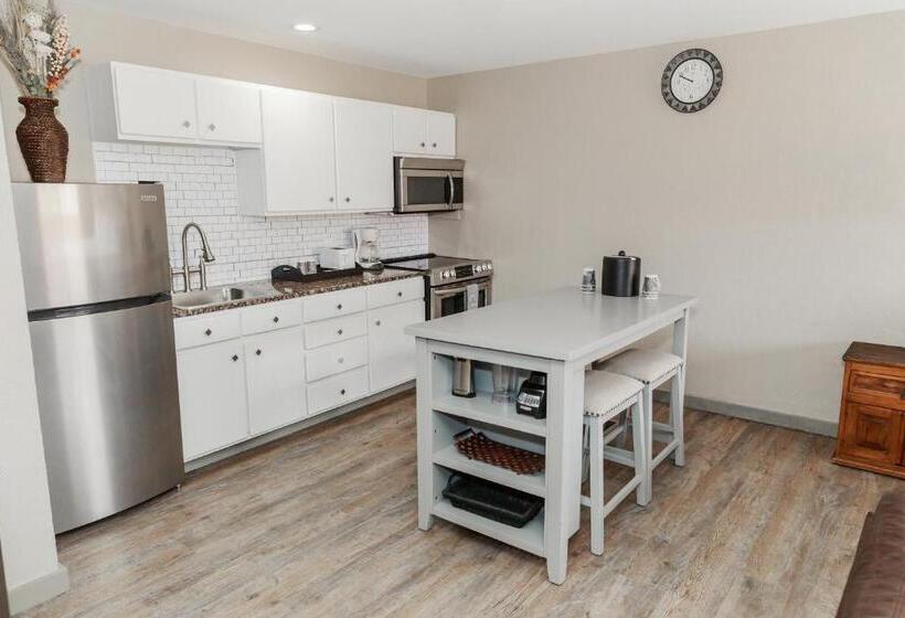 标准工作室, Aarchway Inn