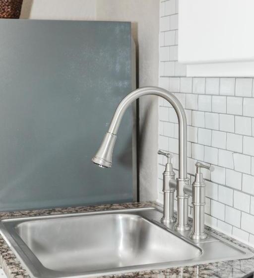 标准工作室, Aarchway Inn