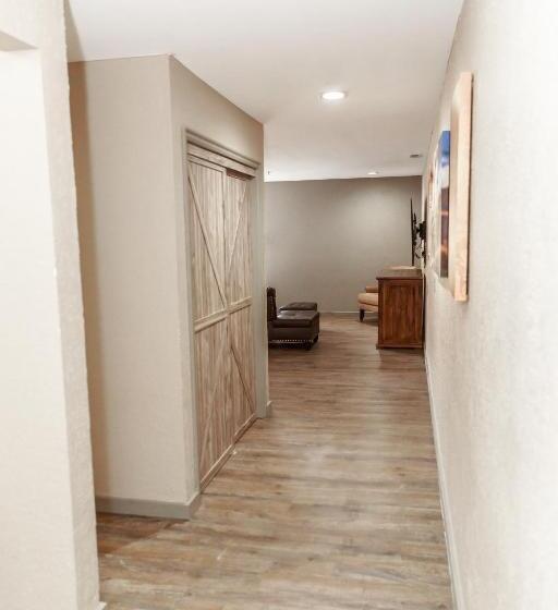 标准工作室, Aarchway Inn