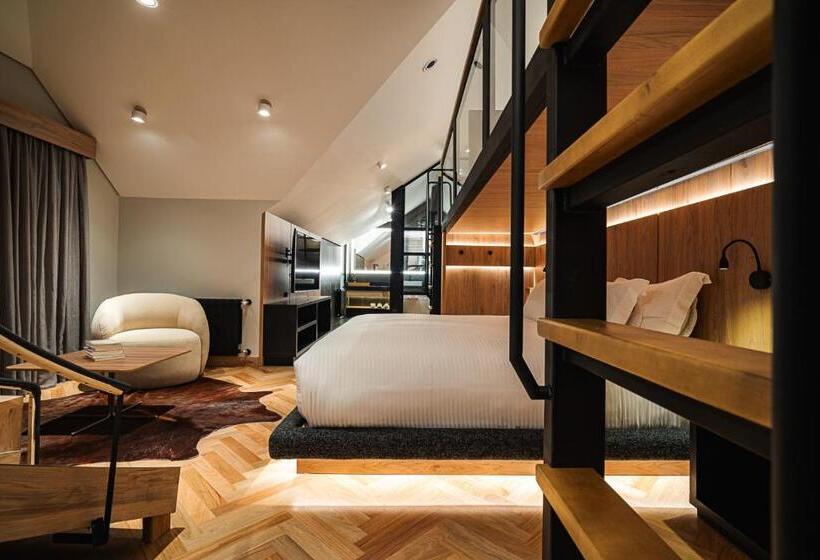 جناح, Bavaria Sport