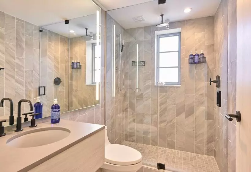 اتاق استاندارد, Greystone Adults Only
