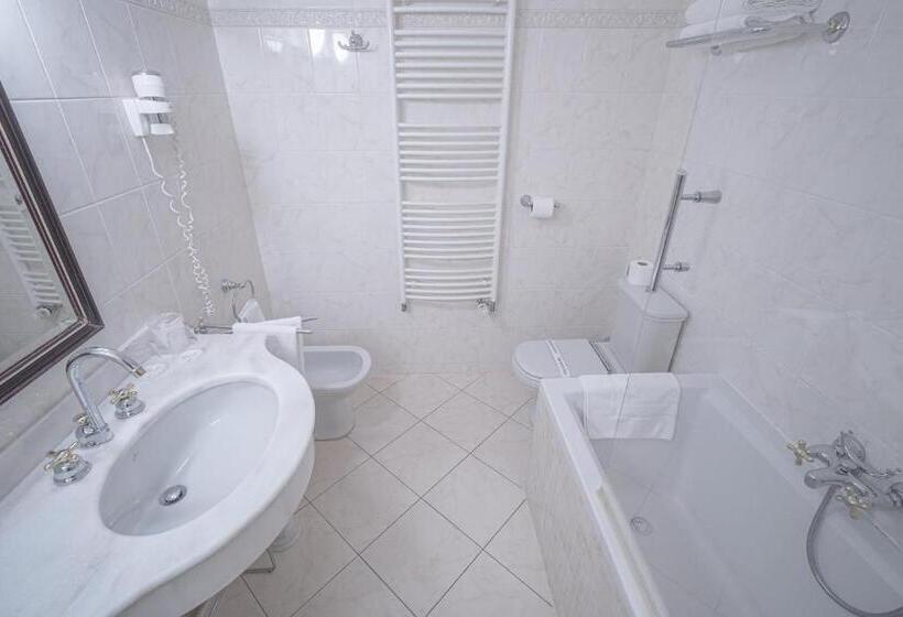 Junior Suite, Liberty