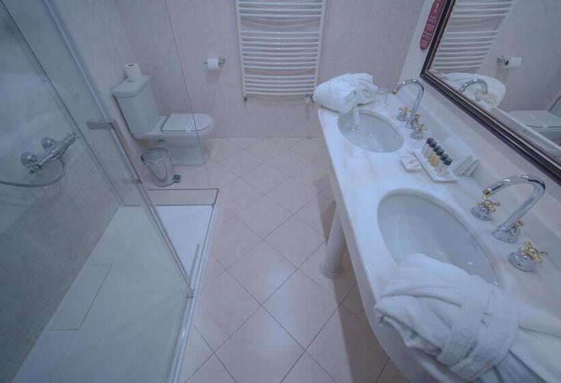 Superior Room, Liberty