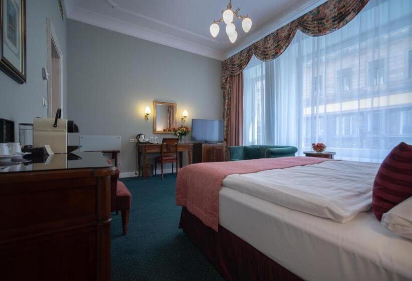 Superior Room, Liberty