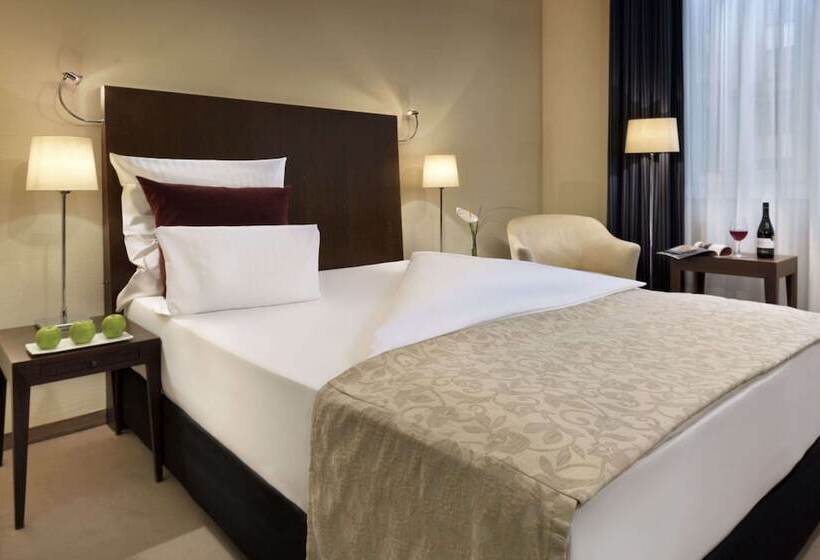 سوییت, Metropolitan Hotel By Flemings