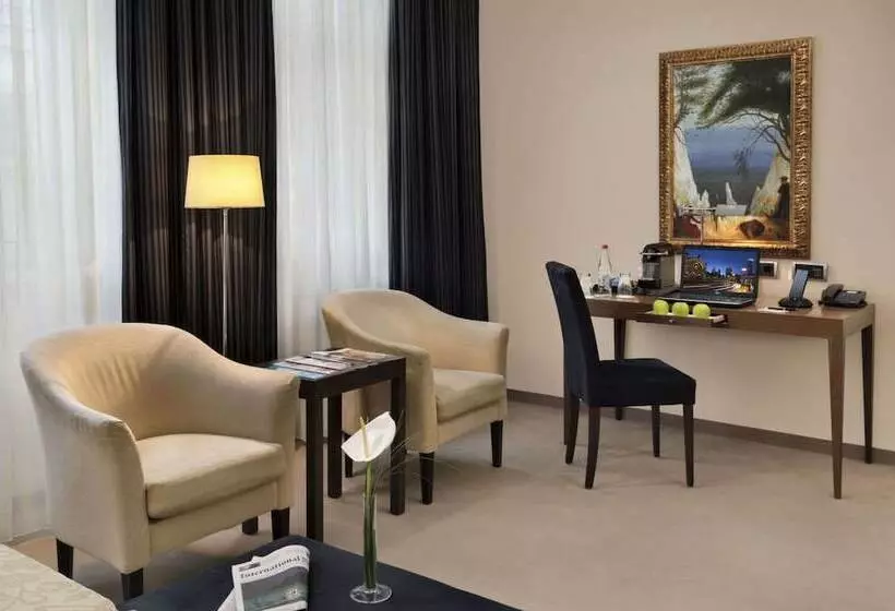 سوییت, Metropolitan Hotel By Flemings
