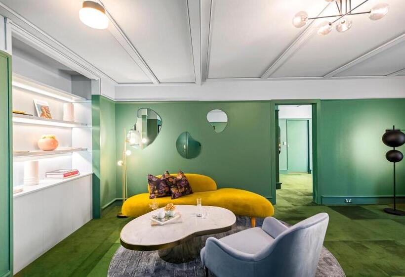 جناح جونيور, The Central Private Hotel By Naumi Hotels