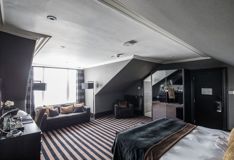 클럽 룸, The Chester