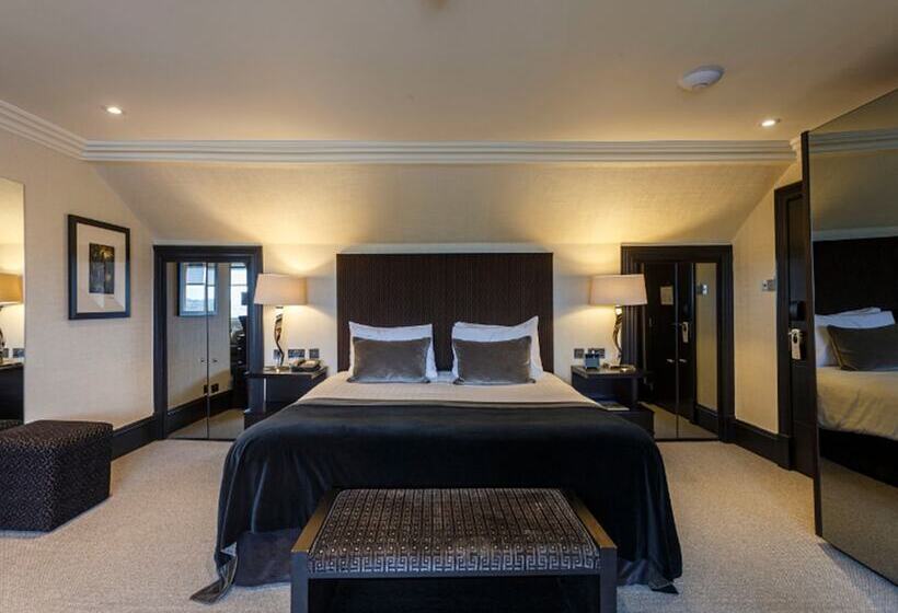 클럽 룸, The Chester