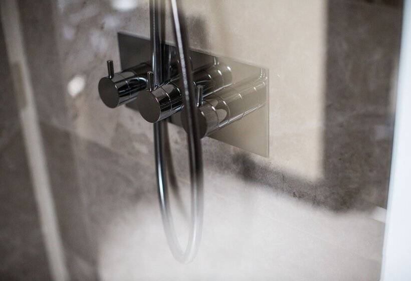 패밀리 룸, The Chester