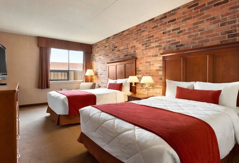 غرفه قياسيه سريرين مزدوجين, Travelodge By Wyndham North Bay Lakeshore