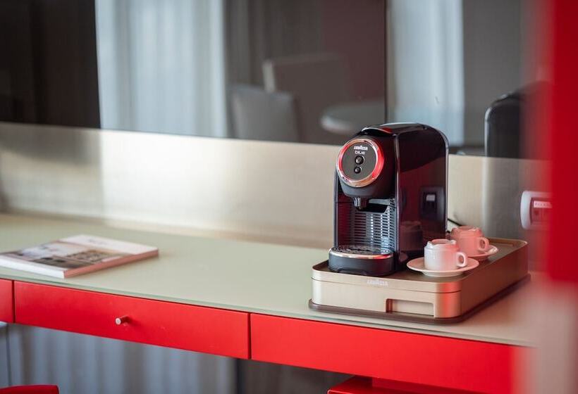 سوییت, Unahotels Bologna Centro