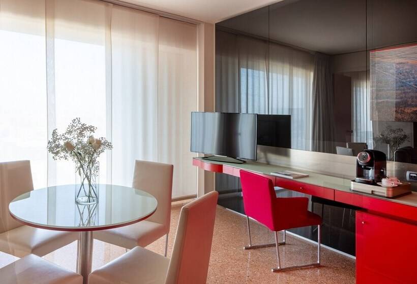 سوییت, Unahotels Bologna Centro