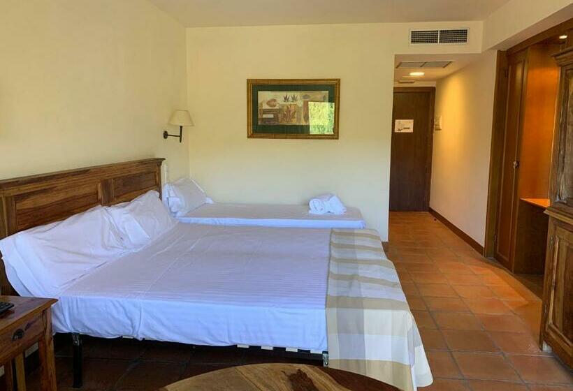 スタンダードトリプルルーム, La Figuerola Hotel & Restaurant