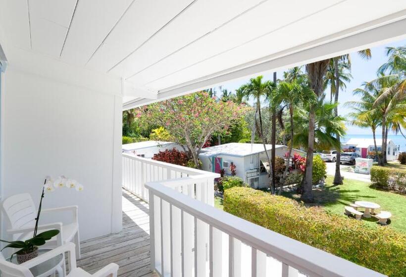 جناح مطلّ علي البحر, Pines & Palms Resort