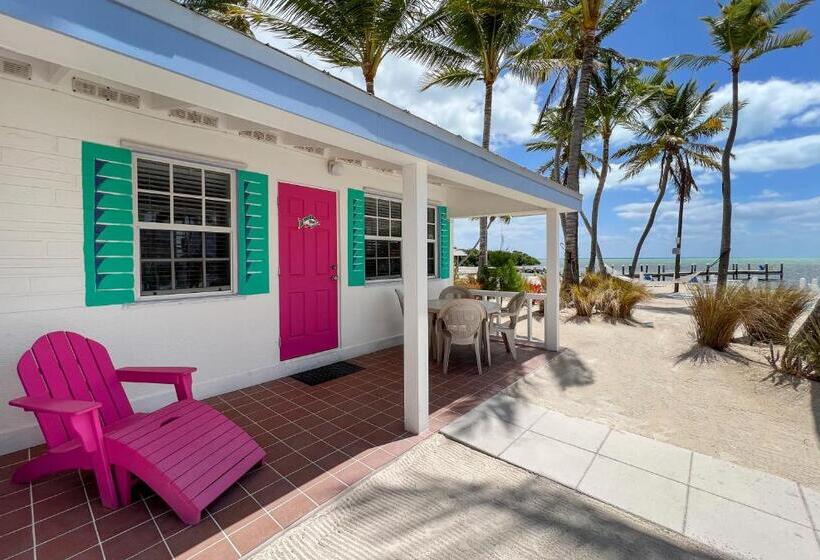 كابينة, Pines & Palms Resort